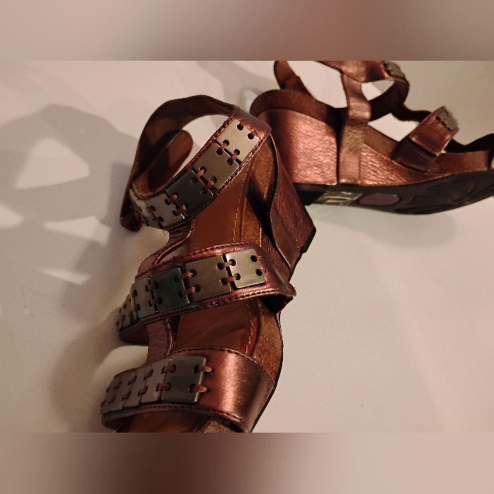 ...Me Too(Soho) Brown Tan Strappy Sandals Ankle Metal Square Plates Decor 7.5 - Picture 8 of 16